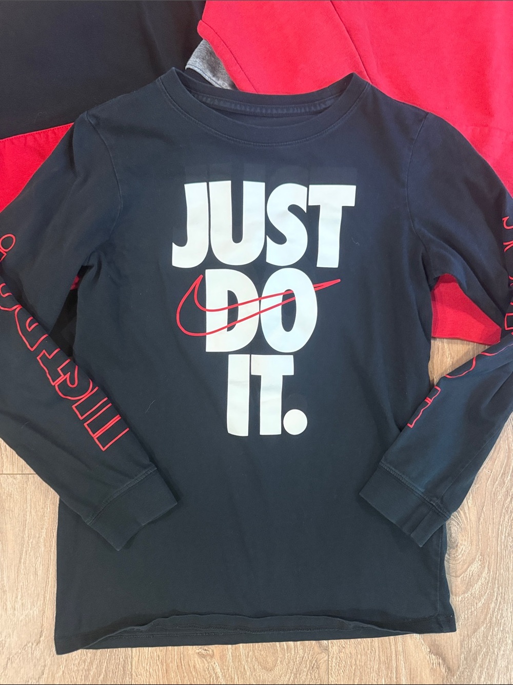 ((3 PIECE)) BOYS JORDAN AND NIKE HOODIE AND TEE BUNDLE SIZE MEDIUM EUC - Picture 2 of 4